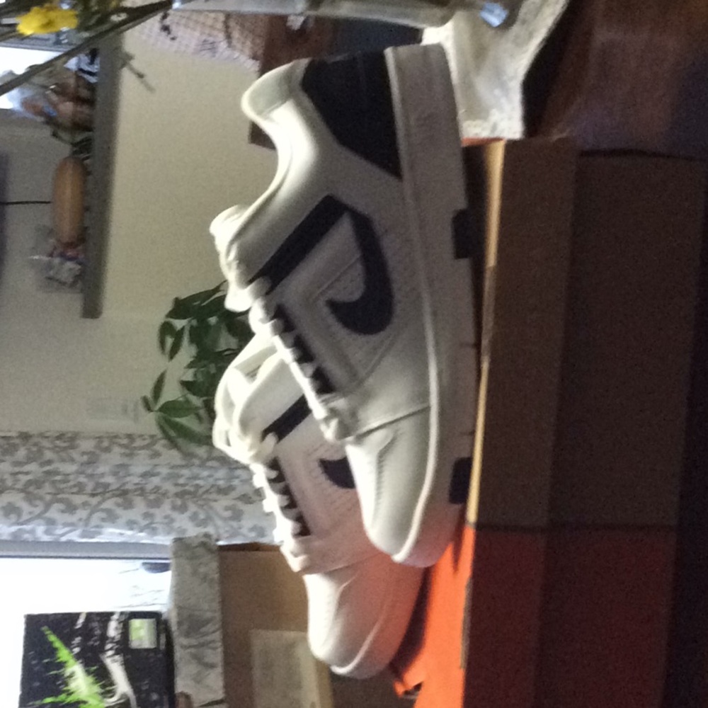 Men’s Nike sneakers